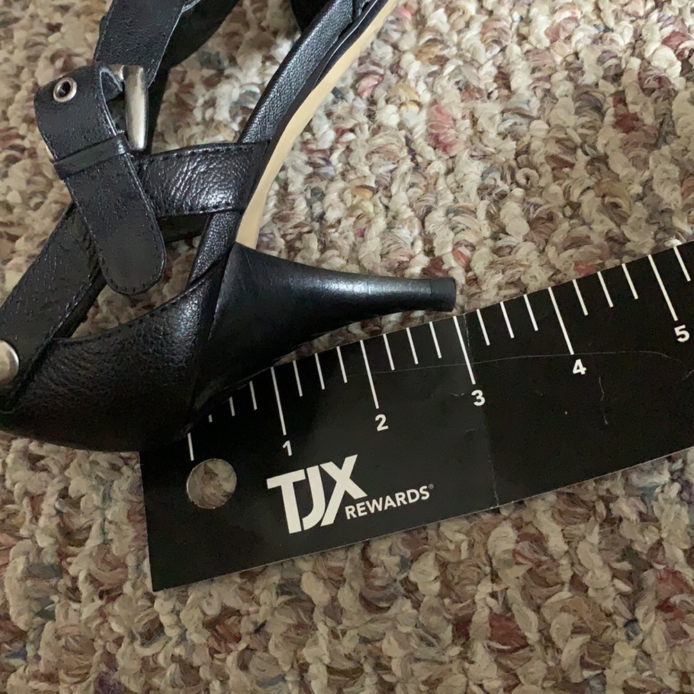 Heels - Picture 8 of 9